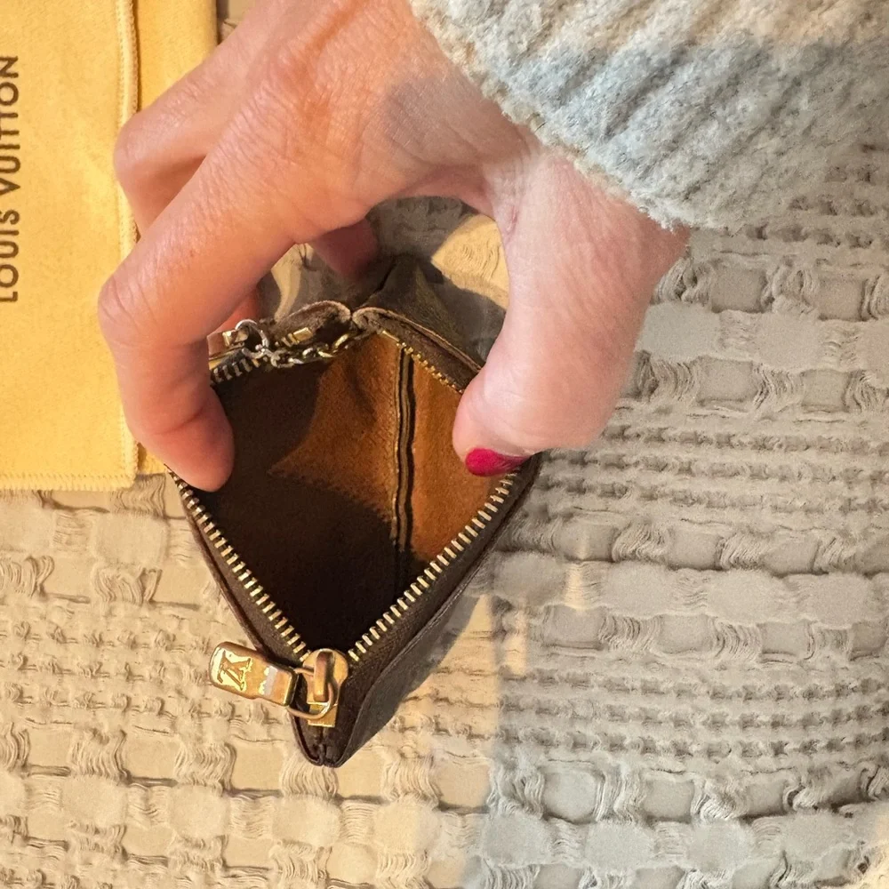 Louis Vuitton Monogram Key Card Pouch Holder - Picture 6 of 6